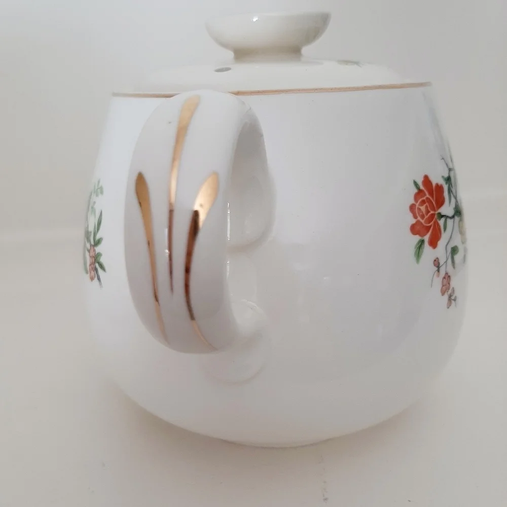 VTG TEAPOT AND CREAMER SET
